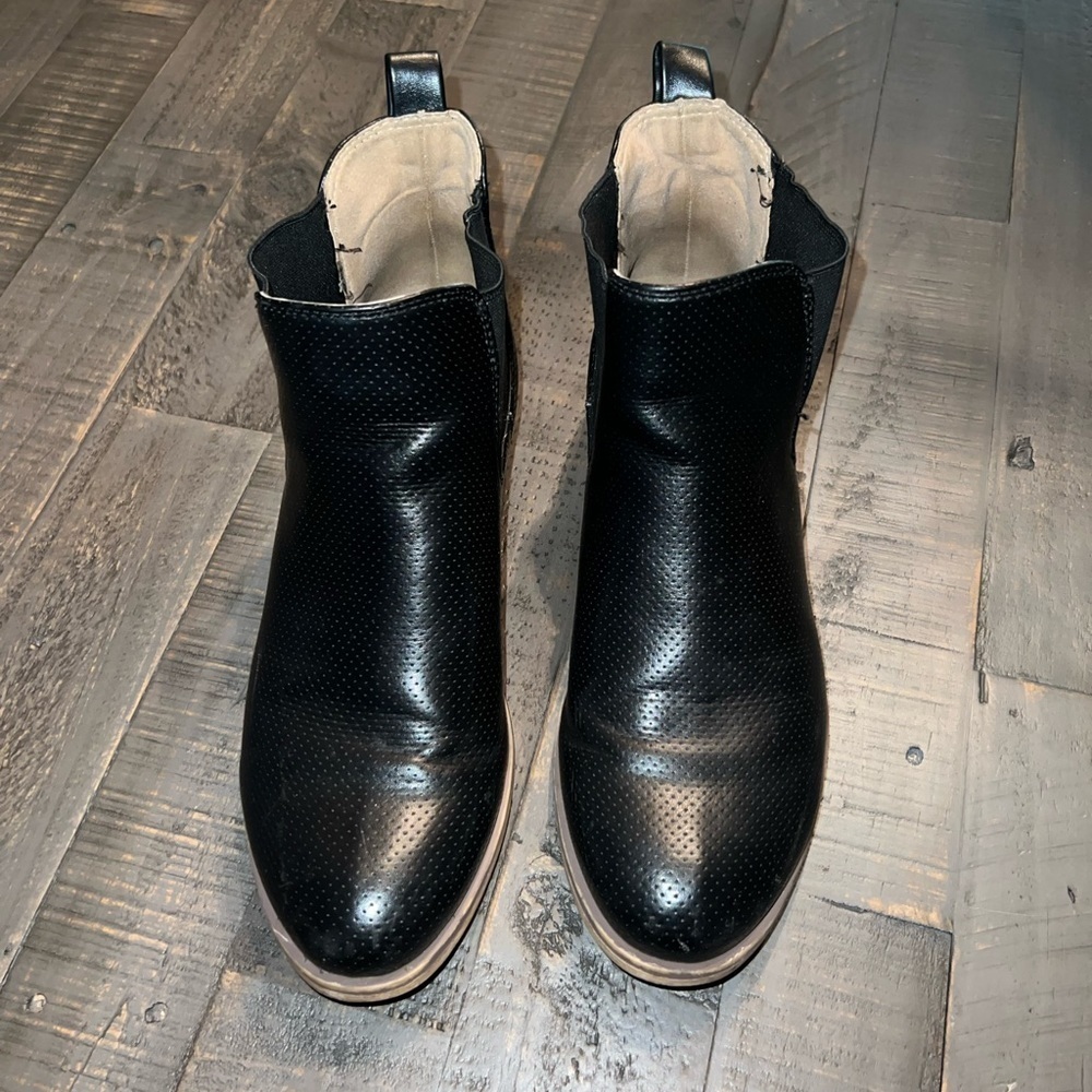 Primadonna Collection Black Perforated Chelsea Boots Floral Lining‎ Size 41